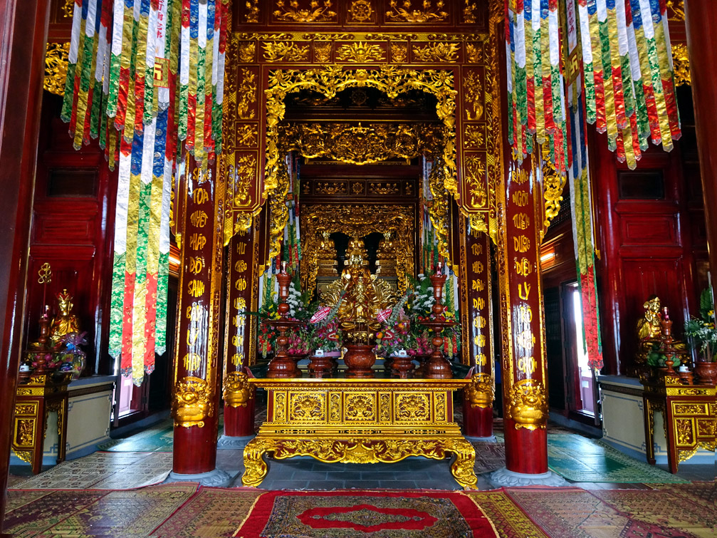 Chánh điện chùa Huệ Chiếu Kon Tum
