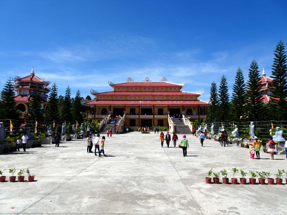 Kiến trúc chùa đẹp Kon Tum Miền Trung Tây Nguyên Việt Nam