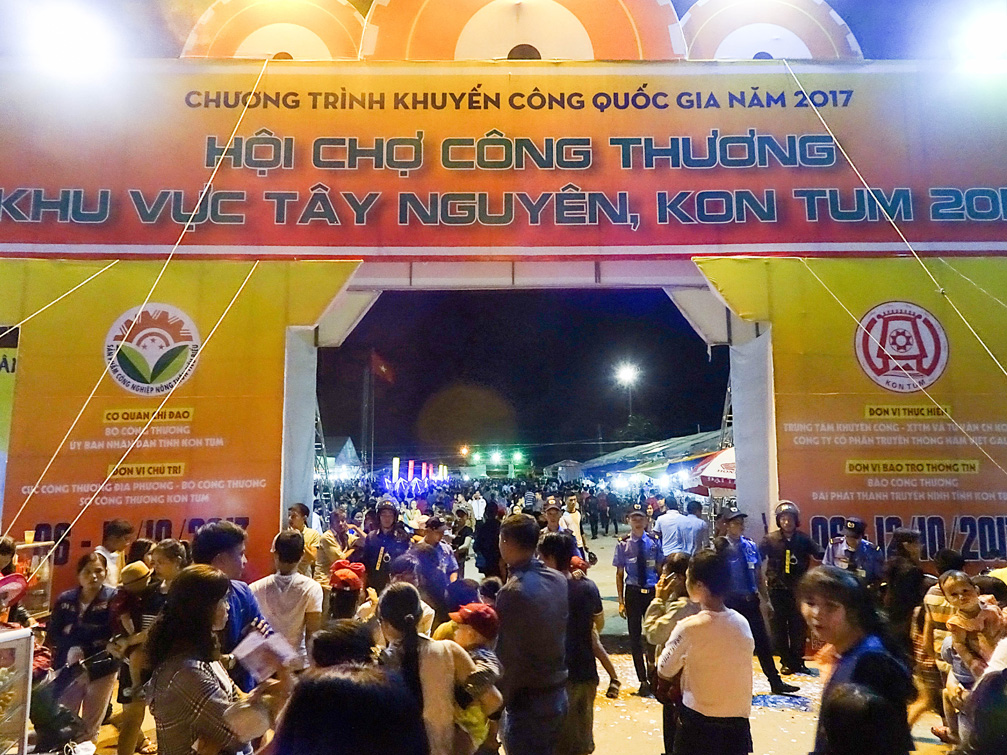 Hội chợ Kon Tum khuc vực Tây Nguyên Việt Nam