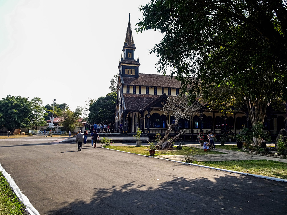 Nhà thờ gỗ Kon Tum thuộc top 10 nhà thờ đẹp nhất Việt Nam, photo catholic church