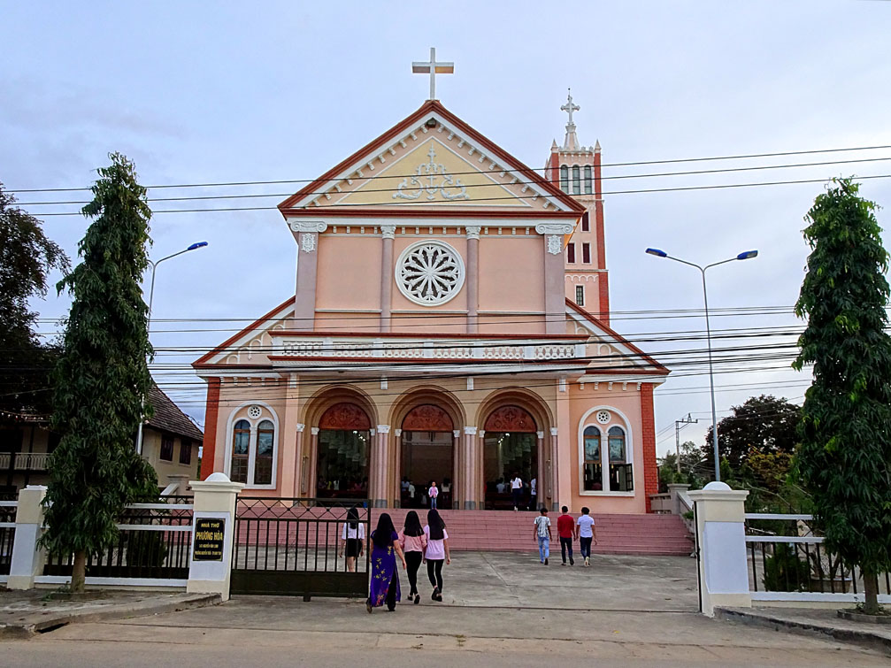 Nhà thờ Phương Hòa giáo xứ Phương Hòa Kon Tum tỉnh Kon Tum