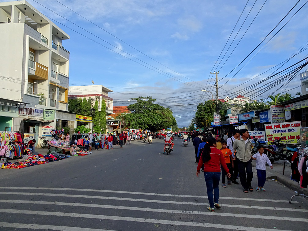 Noel đường Nguyễn Huệ tp Kon Tum