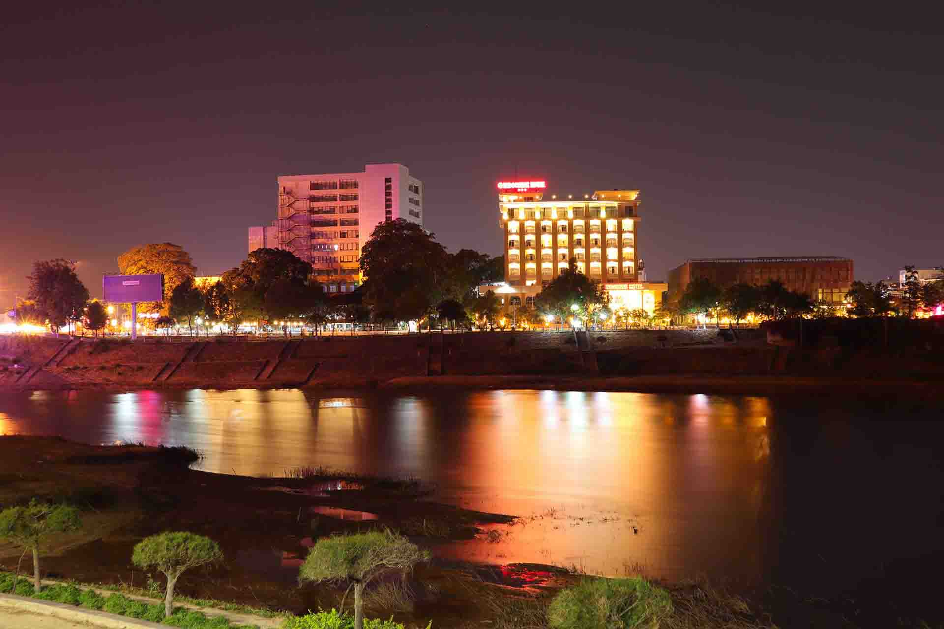 Đêm phố núi Kon Tum 04/2021 - Khách sạn Đông Dương bên dòng sông Đăk Bla 