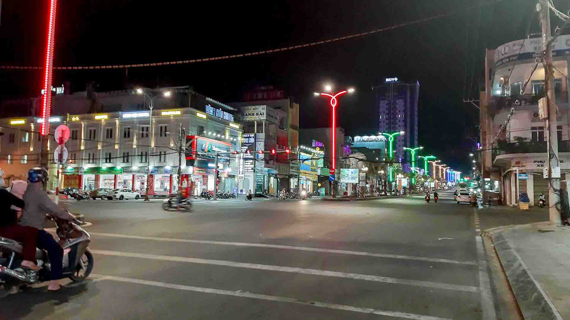  Đường Trần Phú Tp Pleiku, Gia Lai về đêm