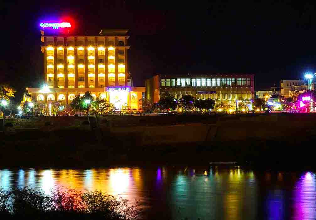 Khách sạn Đông Dương Kon Tum nằm bên sông Đăk Bla thơ mộng