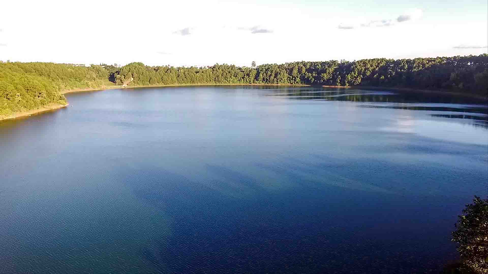 Cảnh đẹp biển hồ Pleiku tại Gia Lai nhìn trên cao Flycam