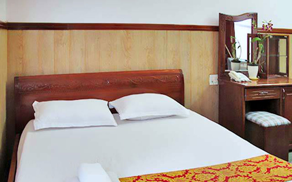 Phòng ngủ Khách sạn Bắn Hương Kon Tum