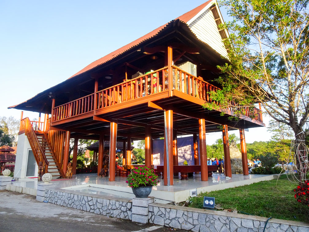 Khác sạn Đăk Ke Măng Đen Resort Kon Tum