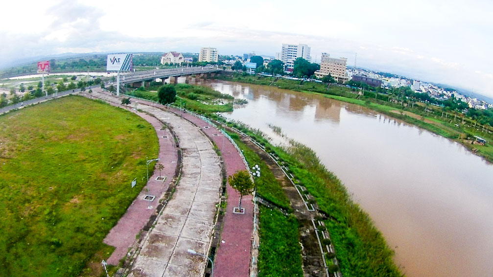 Sông dak bla - TP Kon Tum mùa mưa lũ - Kontum City