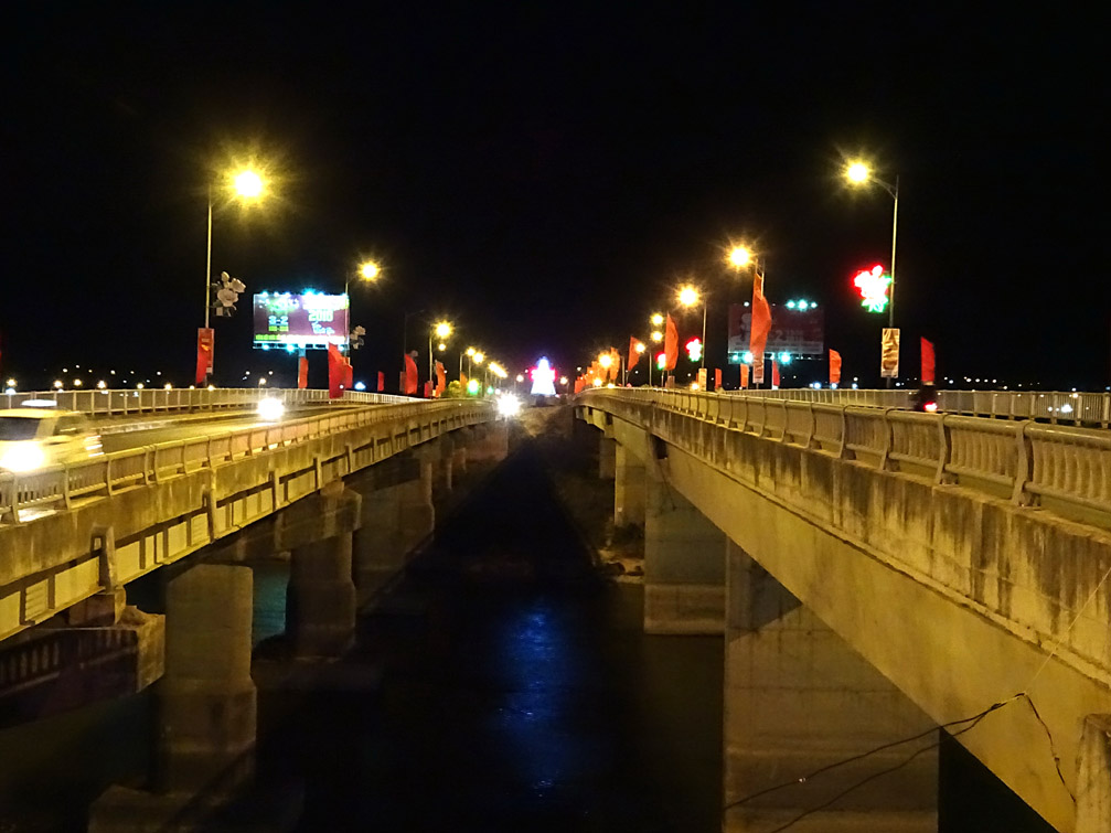 cầu bắc qua sông Đăk Bla Kon Tum 