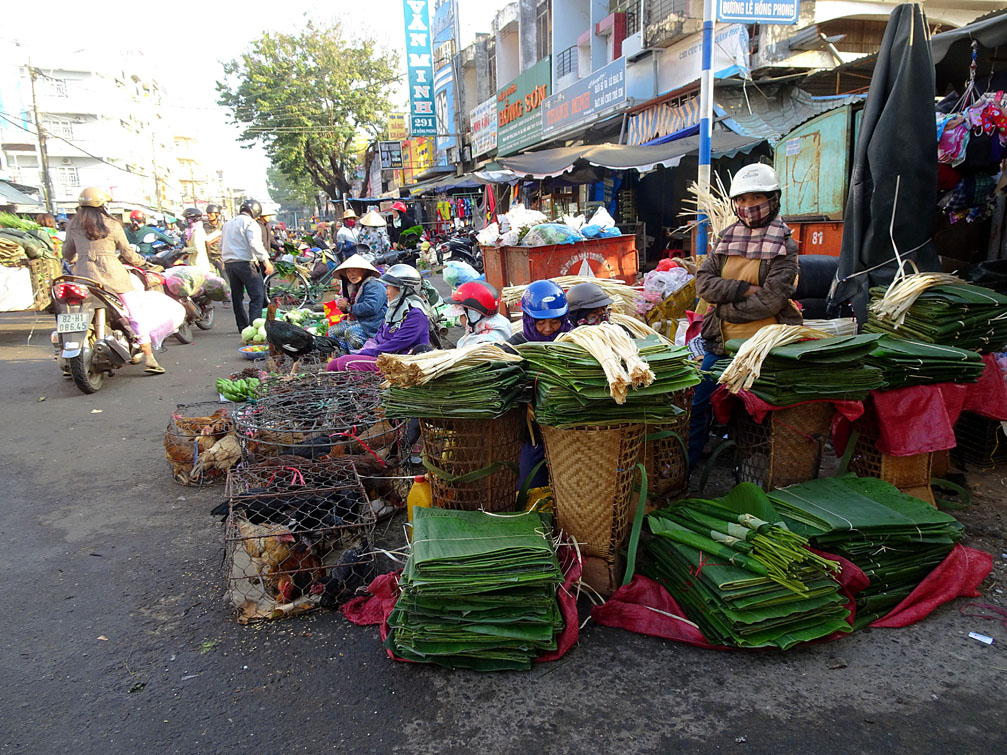 Một góc chợ Kon Tum ngày tết