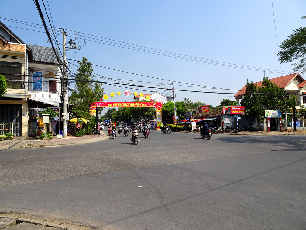 Cổng chào chợ hoa xuân tp Kon Tum 2018