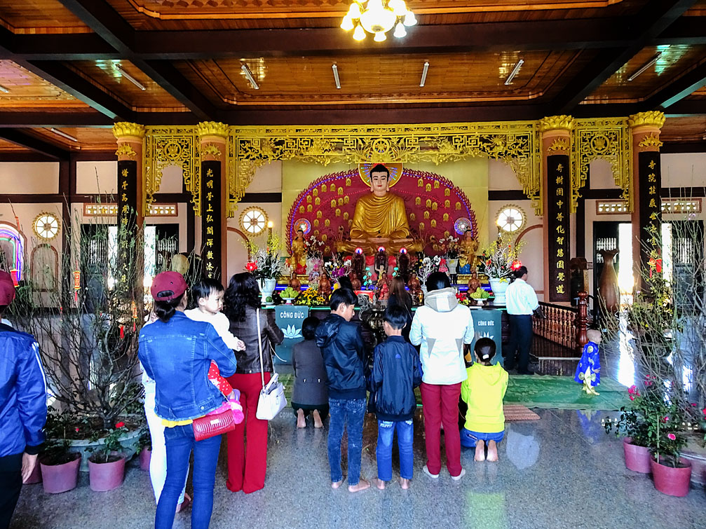 Trang trí nội thất tượng phật quan âm bên trong chùa Tháp Kỳ Quang