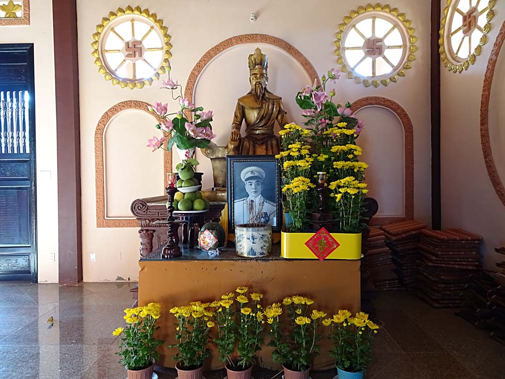 Hồ Chí Minh, Võ Nguyên Giáp được thờ cúng trong chùa