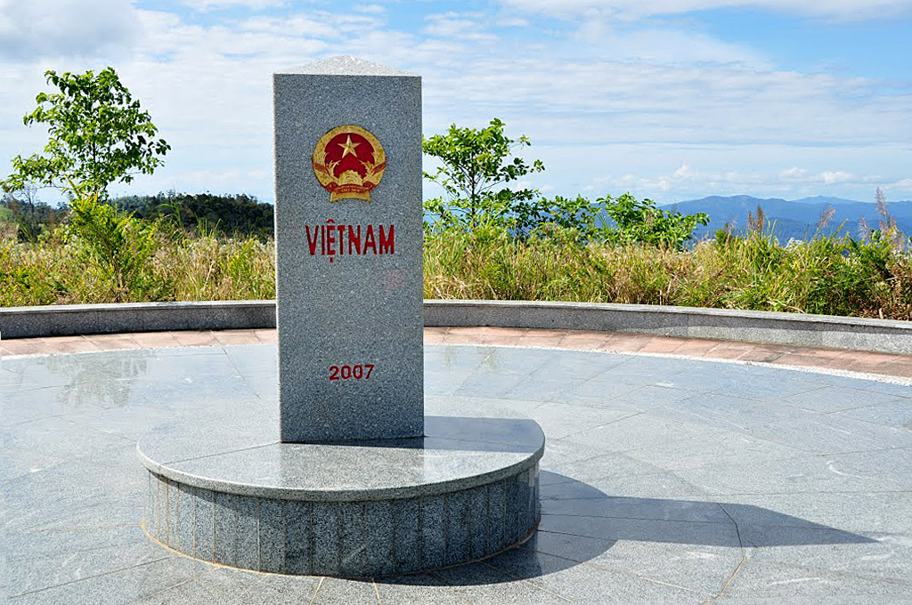 Cột mốc lãnh thổ Việt Nam tại Kon Tum