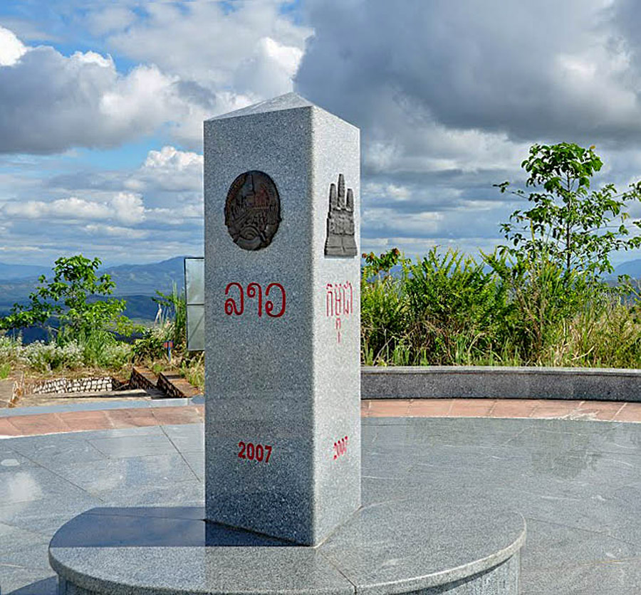 Cột mốc quốc gia Lào Campuchia tại cửa khẩu Kon Tum