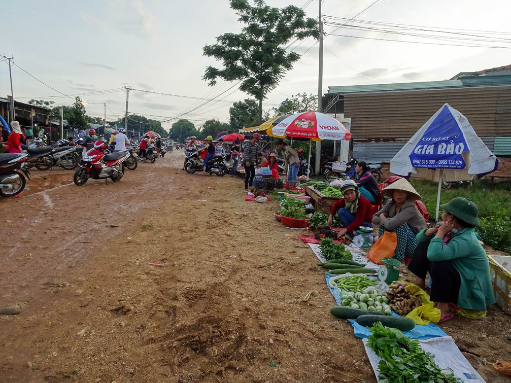 Chợ chiều Đắk Hà