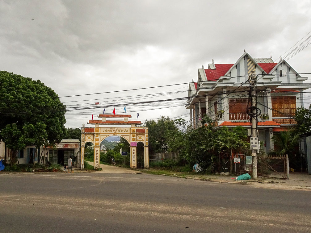 Cổng làng văn hóa Đắk Hà Kon Tum