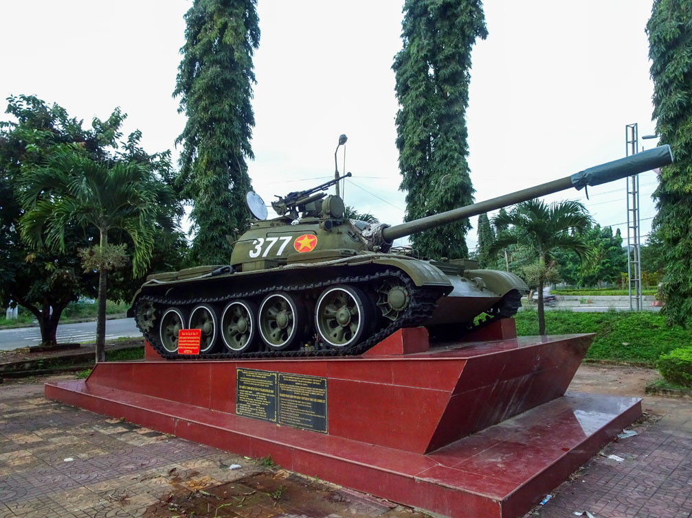 Hình ảnh xe tăng t54 mang số hiệu 377 trong Chiến thắng Đăk Tô – Tân Cảnh (24/4/1972) Đắk Tô Kon tum
