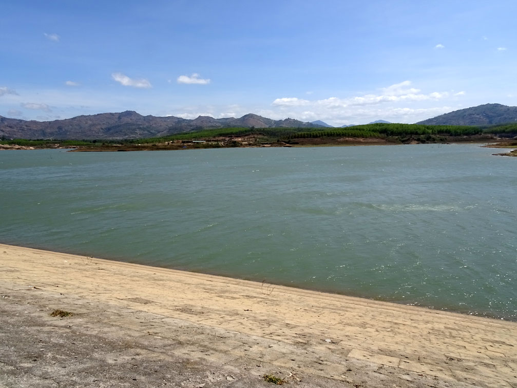 Hồ nước sông suối Kontum