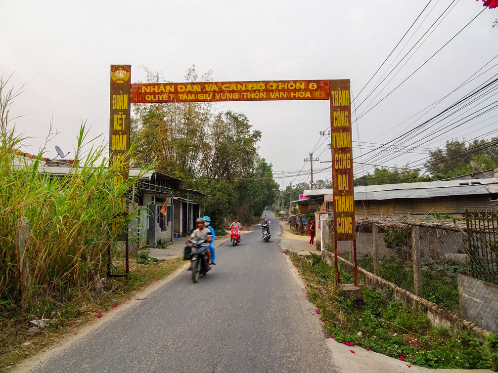 Hình ảnh đẹp cổng chào những con đường làng quê Việt Nam