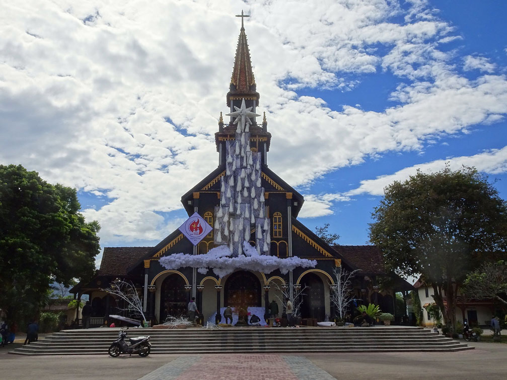  Nhà thờ gỗ (Nhà thờ chính tòa Kon Tum)