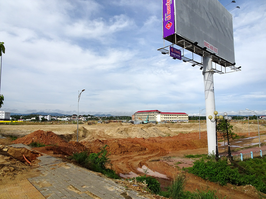 Khu đất quy họach đô thị đơn vị cơ quan hành chính phía nam Kon Tum, hộp đèn bảng hiệu quảng cáo ngoài trời Lê Nguyễn Đà Nẵng