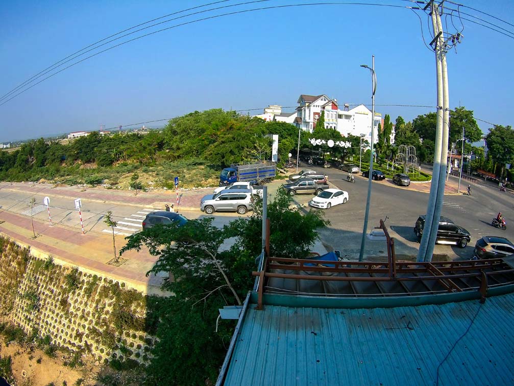 khu vực bờ kè Kon Tum city thành phố trên cao nguyên Việt Nam