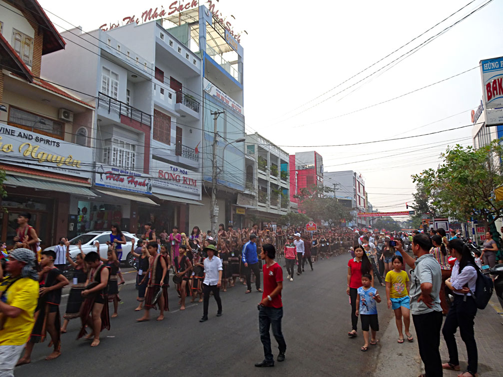 Khoảng 600 nghệ nhân tham gia lễ hội trung tâm khu đô thị Kon Tum, đặc điểm kiến trúc thiết kế nhà cửa Kontum