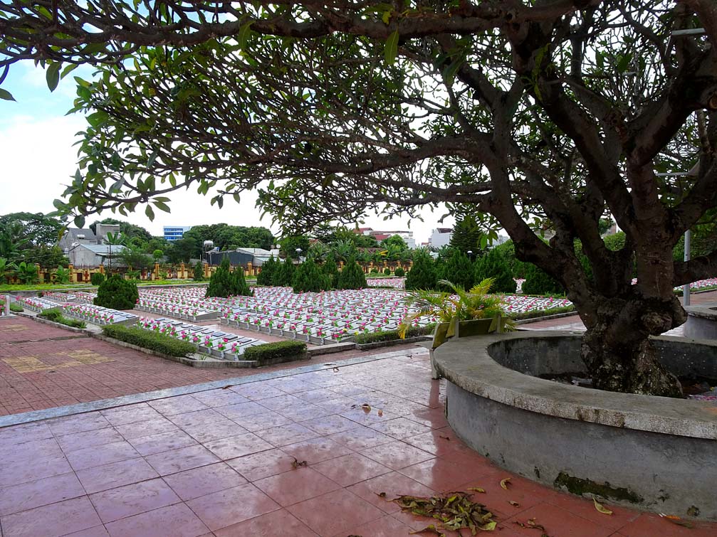 Hình ảnh một góc nghĩa trang Kon Tum