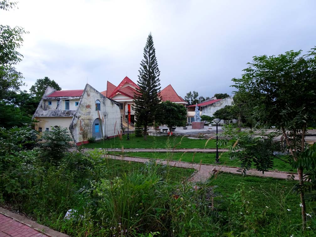 Phong cảnh khu di tích nhà tù thực dan pháp ở Kon Tum
