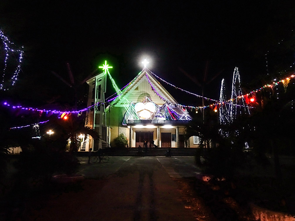 Giáng sinh nhà thờ Phương Quí tp Kon Tum