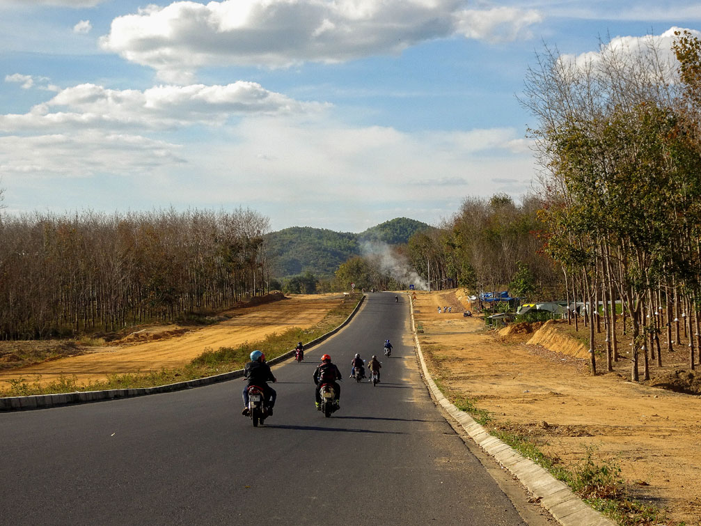 QL 24 từ khu du lịch Măng Đen Kon Plông về tp Kon Tum (đoạn xã Đắk Blà) đi Quảng Ngãi 