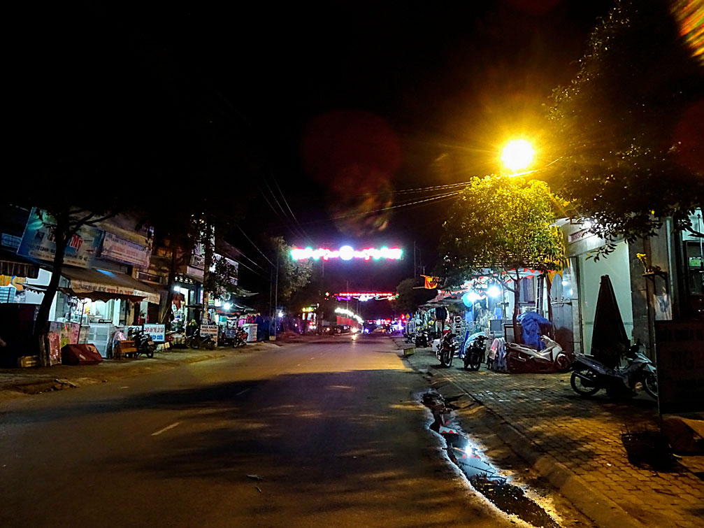 Hình ảnh đêm thị trấn huyện Sa Thầy tỉnh Kon Tum