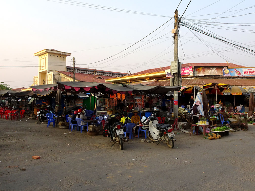 Chợ huyện Sa Thầy tỉnh Kon Tum