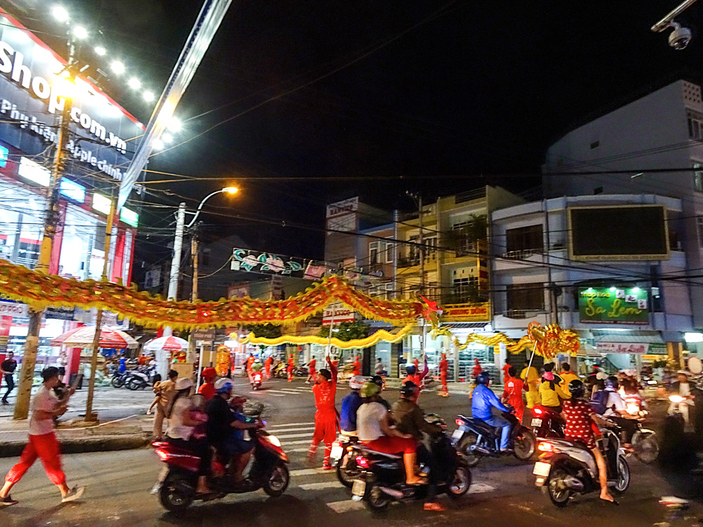 Ngã tư đường Trần Phú - Trần Hưng Đạo tp Kon Tum
