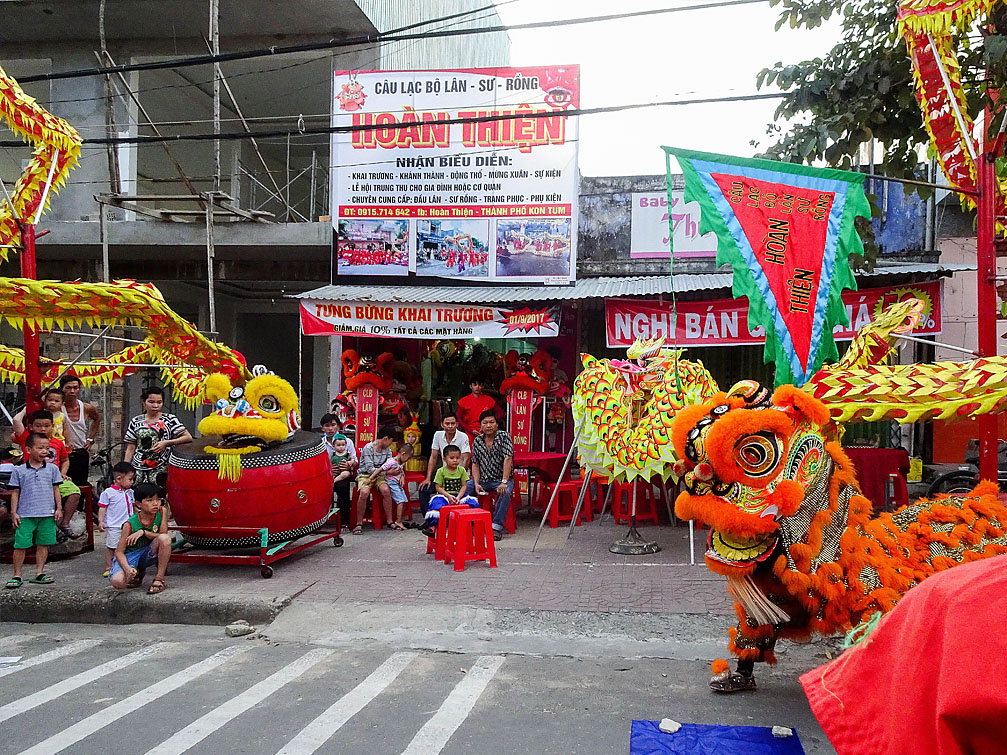 Cửa hàng bán đồ trung thu Hoàn Thiện đường Trần Phú Kon Tum