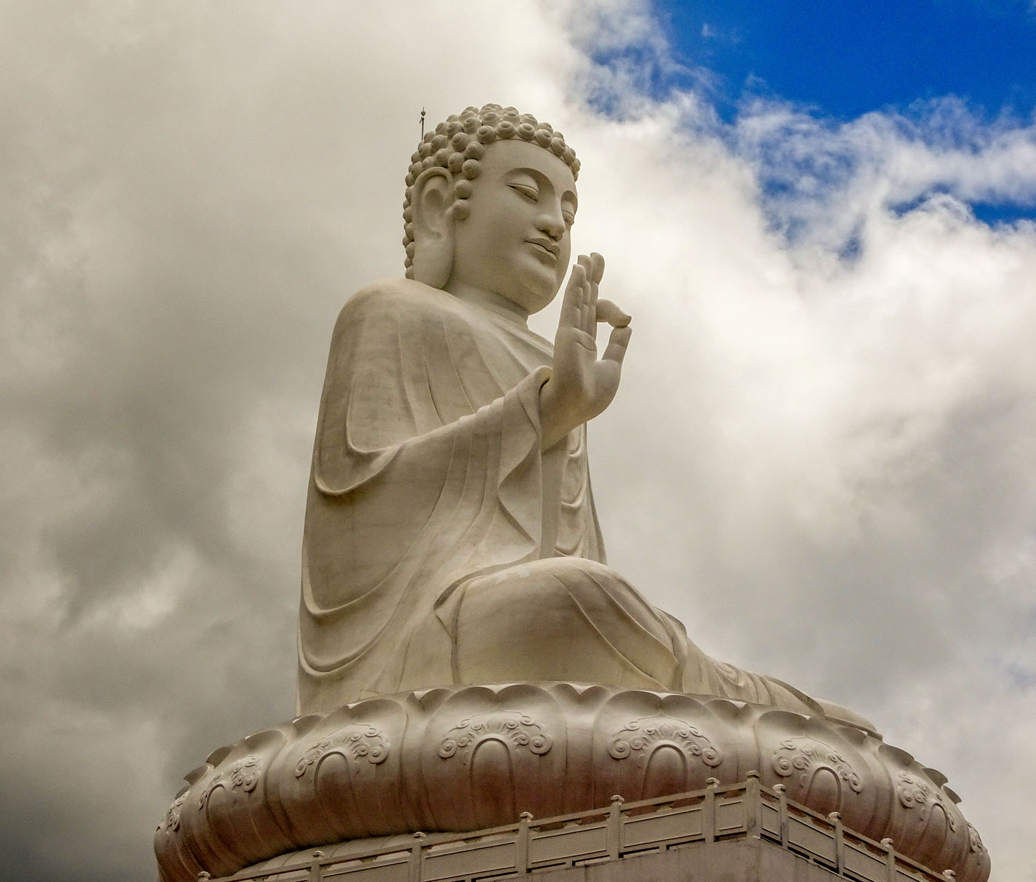 Hình ảnh tượng Phật Tượng quan Âm Bồ Tát chùa Huệ Chiếu Kon Tum