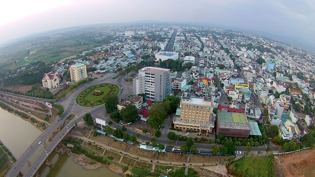 Hình ảnh thành phố Kon Tum nhìn trên cao, khu vực bồ sông Đăk Bla