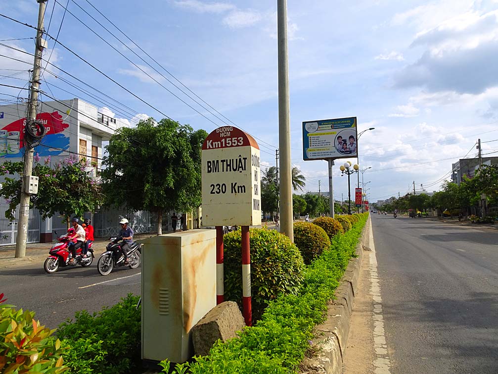 khoảng cách từ Tp Buôn Mê Thuột tỉnh Đắk Lắk đến Kontum  230 Km