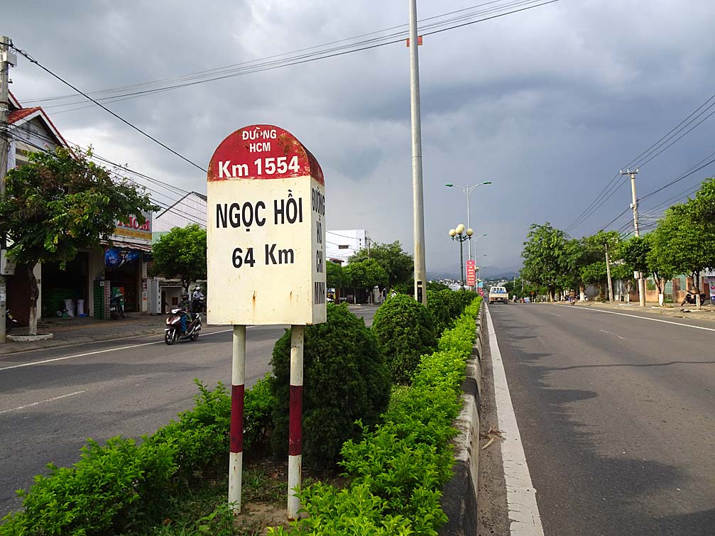 Kon Tum đi huyện Ngọc Hồi 64 Km