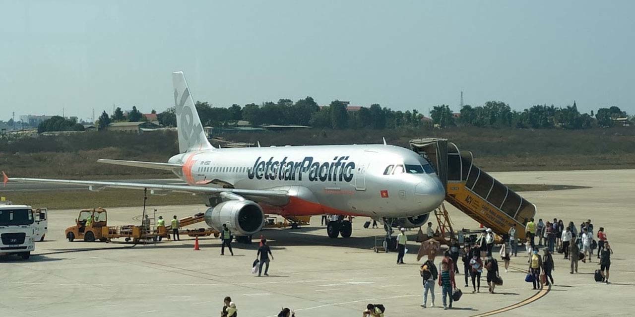 Hình ảnh máy bay của hãng hàng không Jetstar Pacific tại sân bay Pleiku