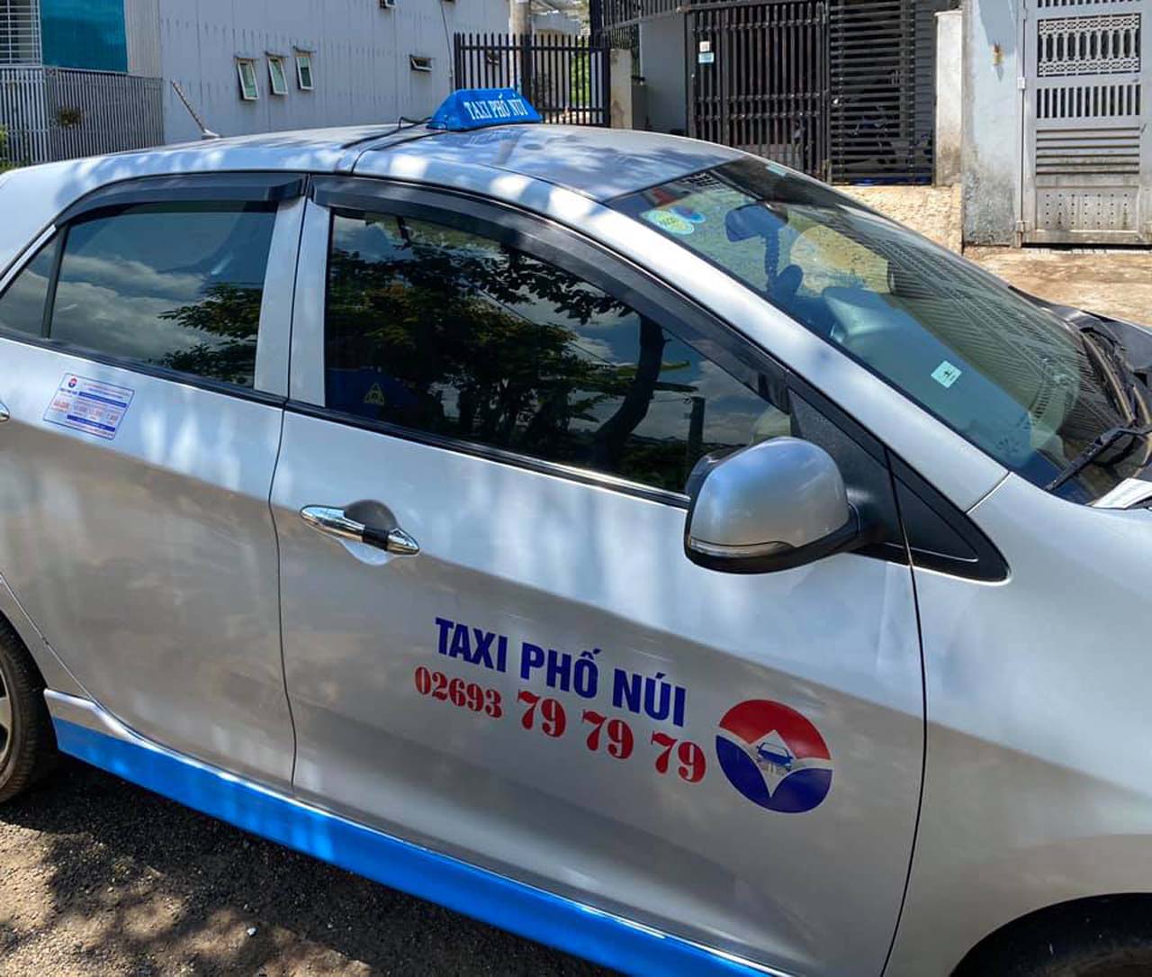 Điện thoại Taxi Phố Núi Gia Lai: 02693797979